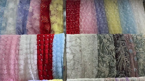 मोती र sequins संग भारी दुल्हन कपडा फीता